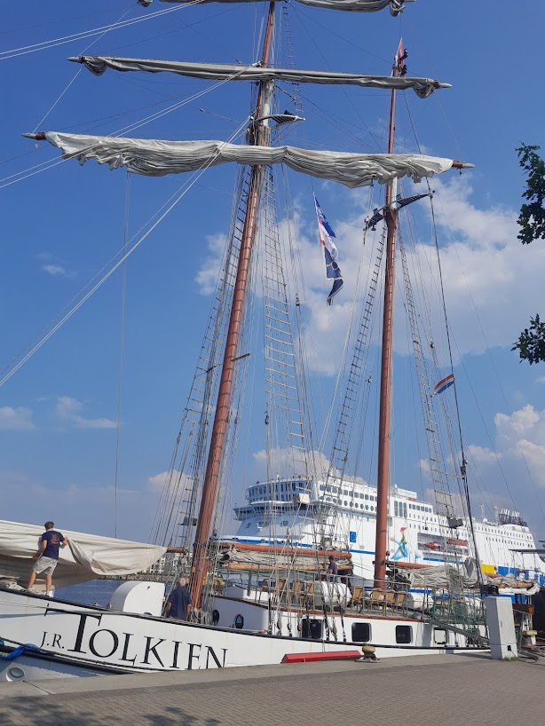 Dutch sailors were offering day trips from Germany to Denmark and back