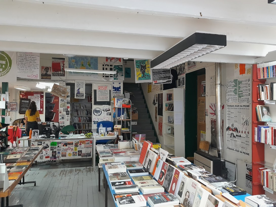 everything was in French, but the decoration looked nice