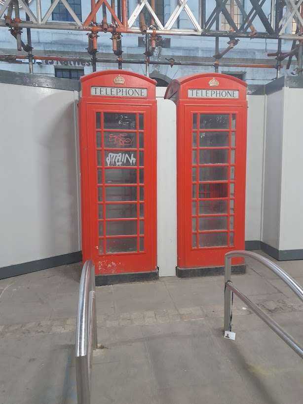 Superman would change in the right and Bizarro would change in the left.
Both would be reporters, but Superman would be a 1960’s reporter while
Bizarro would be a modern one.